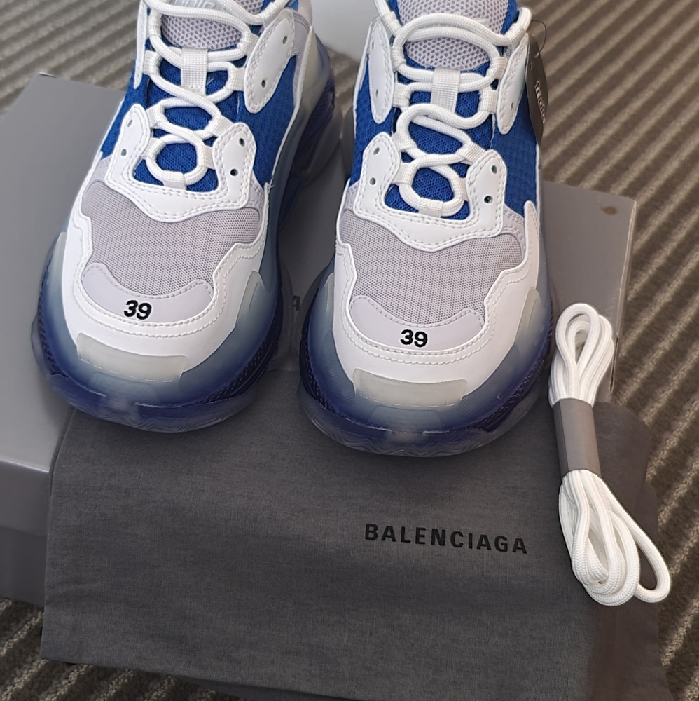 ๐ฆ๐ HP ๐๐ฆ NWT Balenciaga Triple S Sneakers - Picture 10 of 10